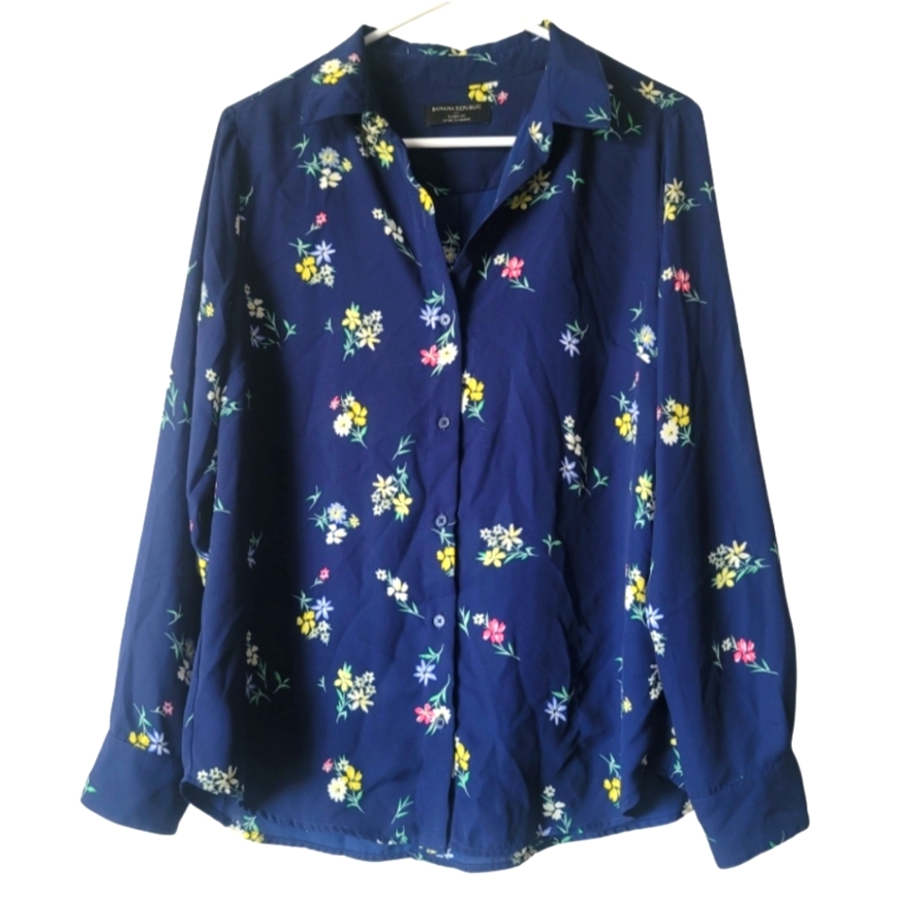 Banana Republic Classic Fit Floral Button Doen Top Size Medium Navy Blue